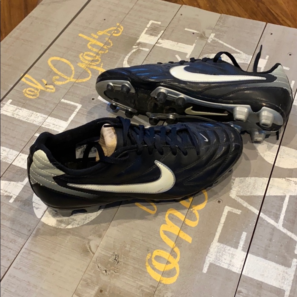 Nike Woman Baseball Cleats 7.5(Pre Owned)